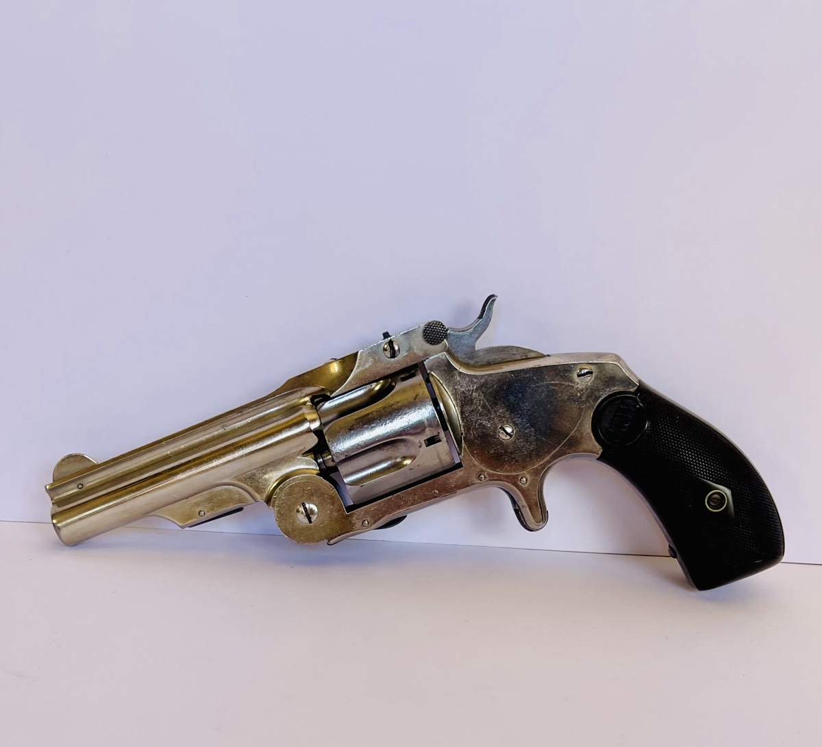 Revolver Smith and Wesson, baby Russian. 